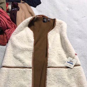 Never worn Rafaella faux fur vest NWT